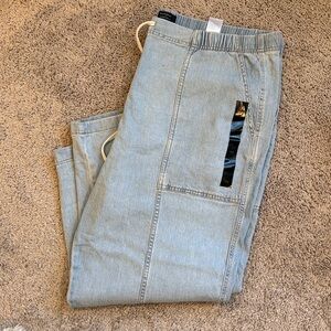 NWT- Banana Republic Factory Tapered Jeans